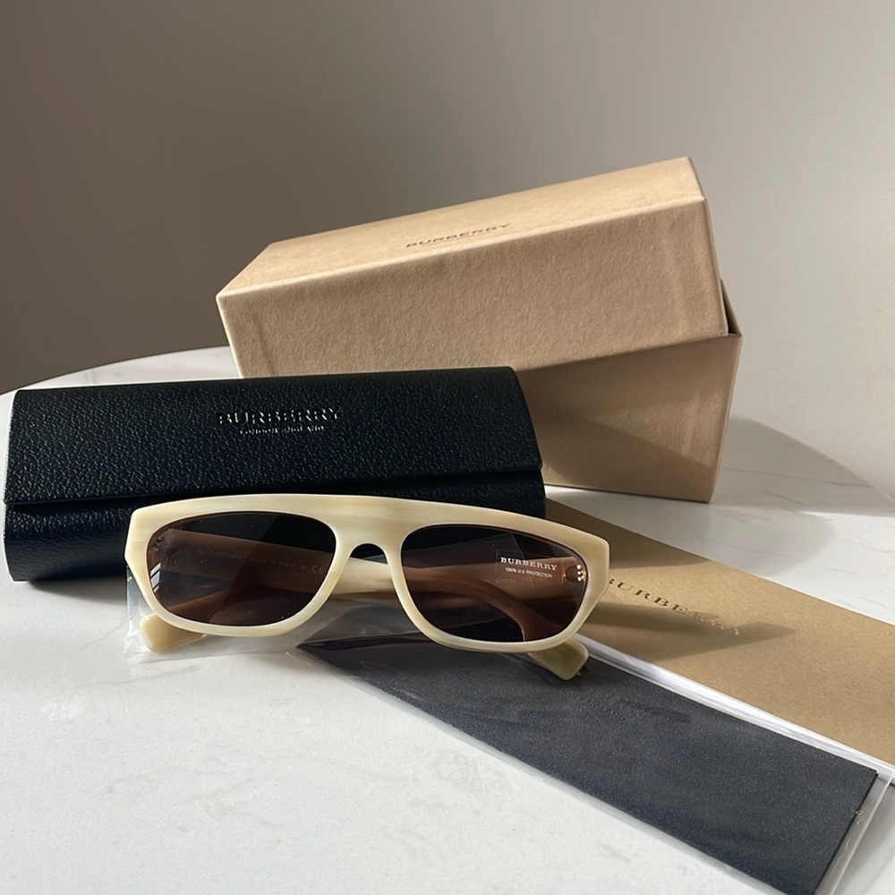 NWT Burberry Monogram Rectangular Sunglasses Clear Horn Style Acetate - Picture 3 of 6